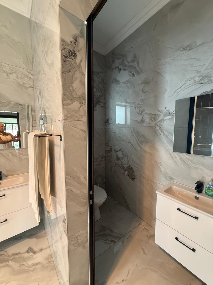 To Let 1 Bedroom Property for Rent in Saxonwold Gauteng