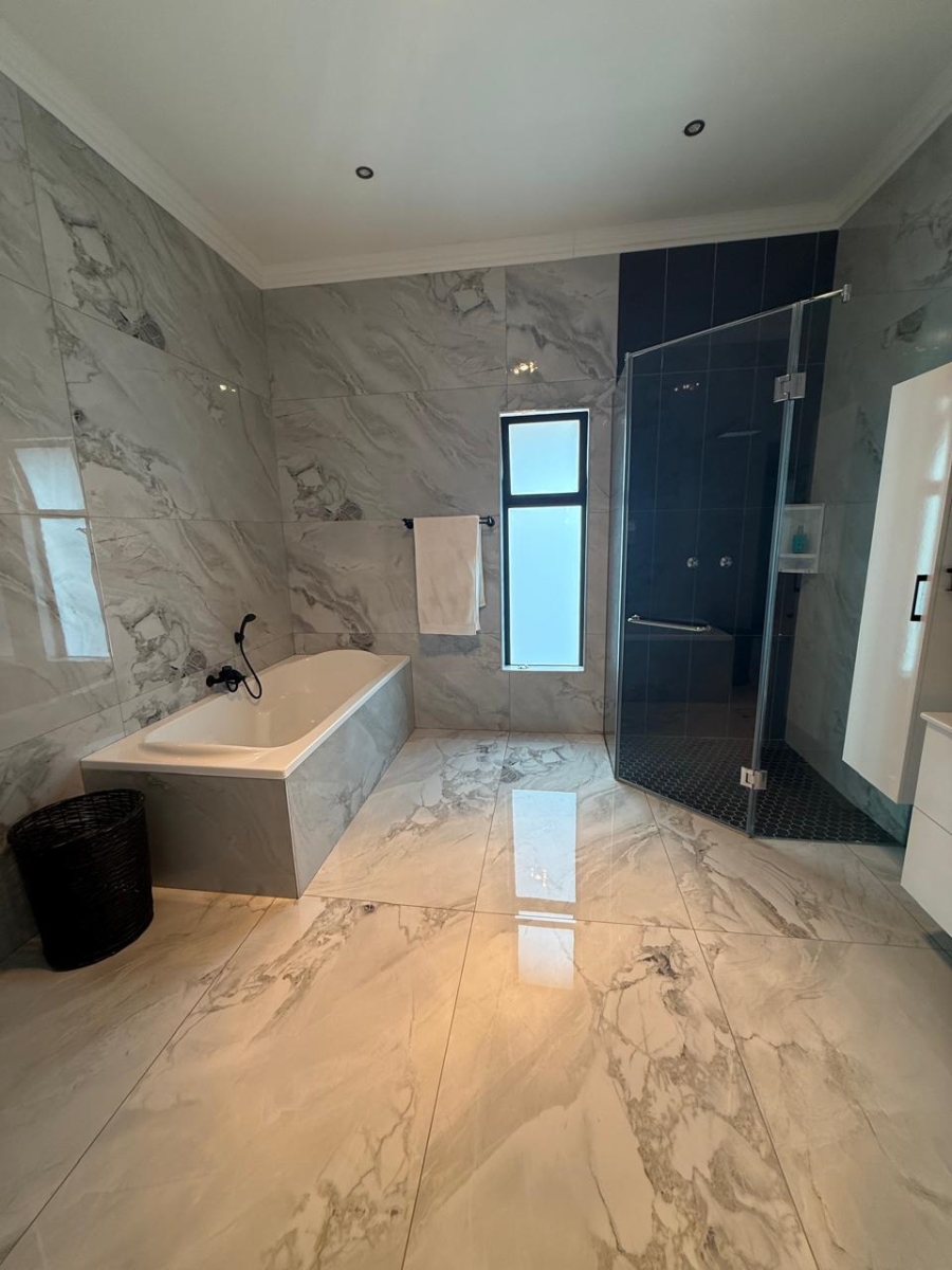 To Let 1 Bedroom Property for Rent in Saxonwold Gauteng