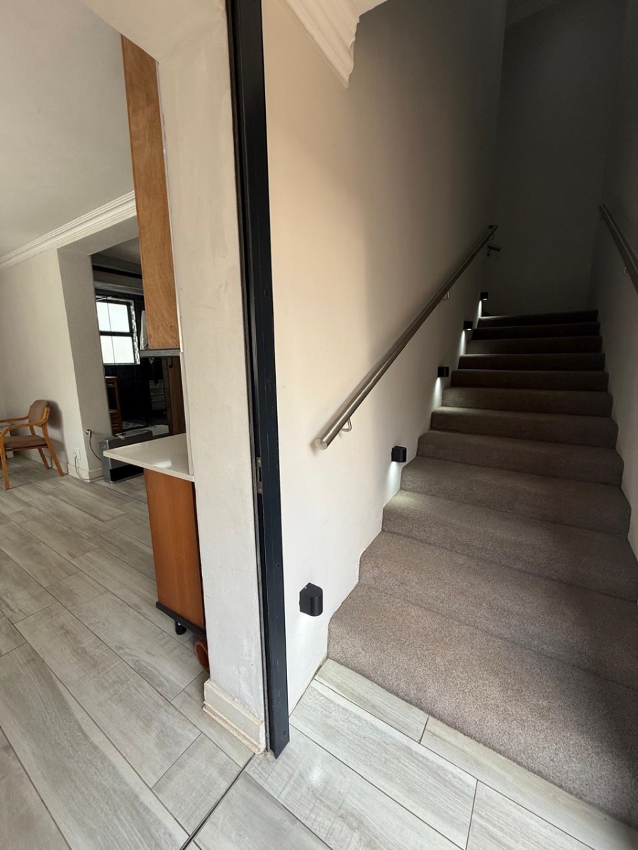 To Let 1 Bedroom Property for Rent in Saxonwold Gauteng