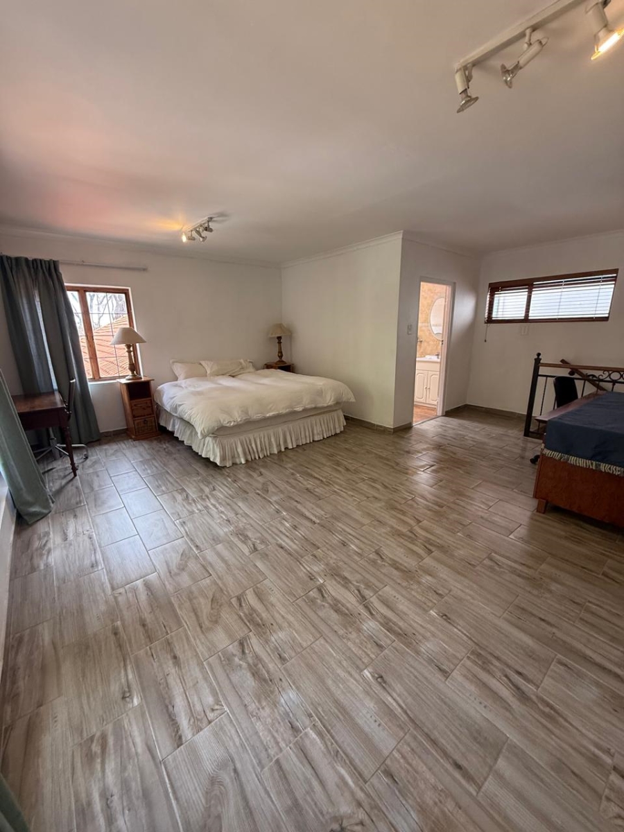 To Let 1 Bedroom Property for Rent in Saxonwold Gauteng