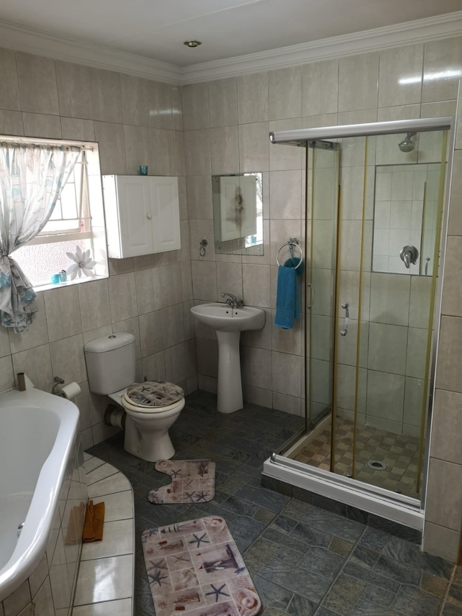 6 Bedroom Property for Sale in Pretoria Gardens Gauteng
