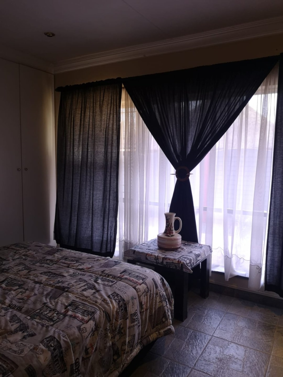 6 Bedroom Property for Sale in Pretoria Gardens Gauteng