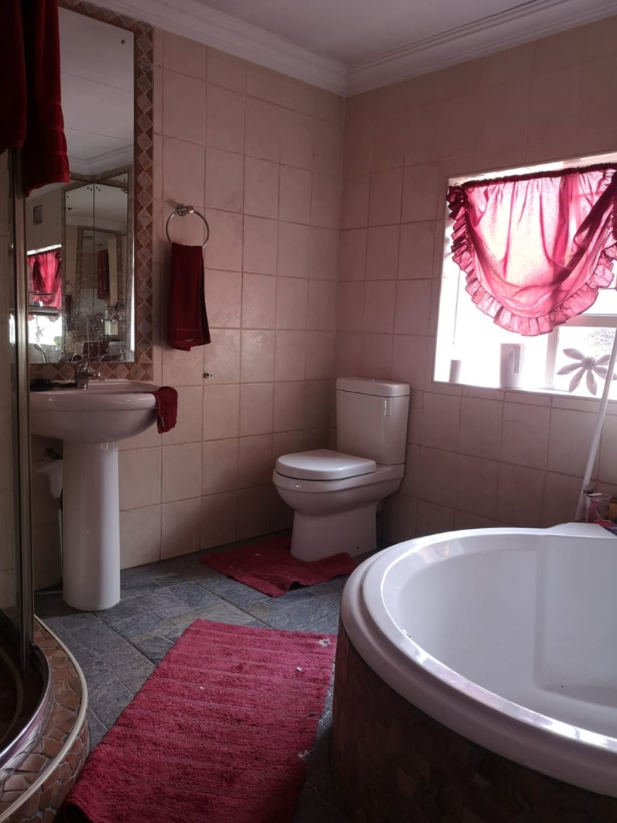 6 Bedroom Property for Sale in Pretoria Gardens Gauteng