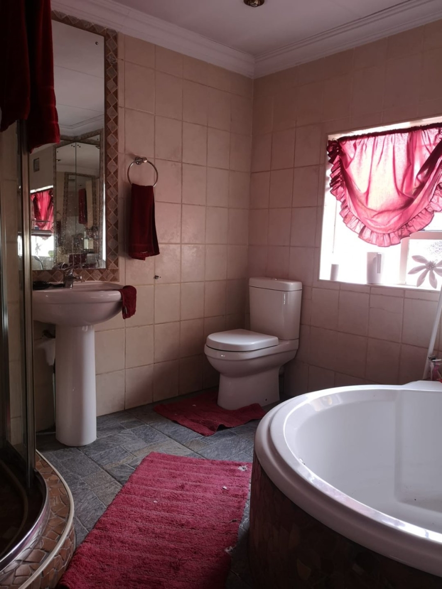 6 Bedroom Property for Sale in Pretoria Gardens Gauteng