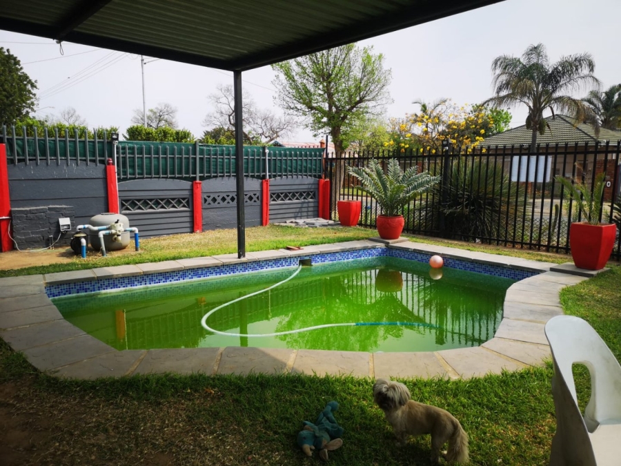6 Bedroom Property for Sale in Pretoria Gardens Gauteng