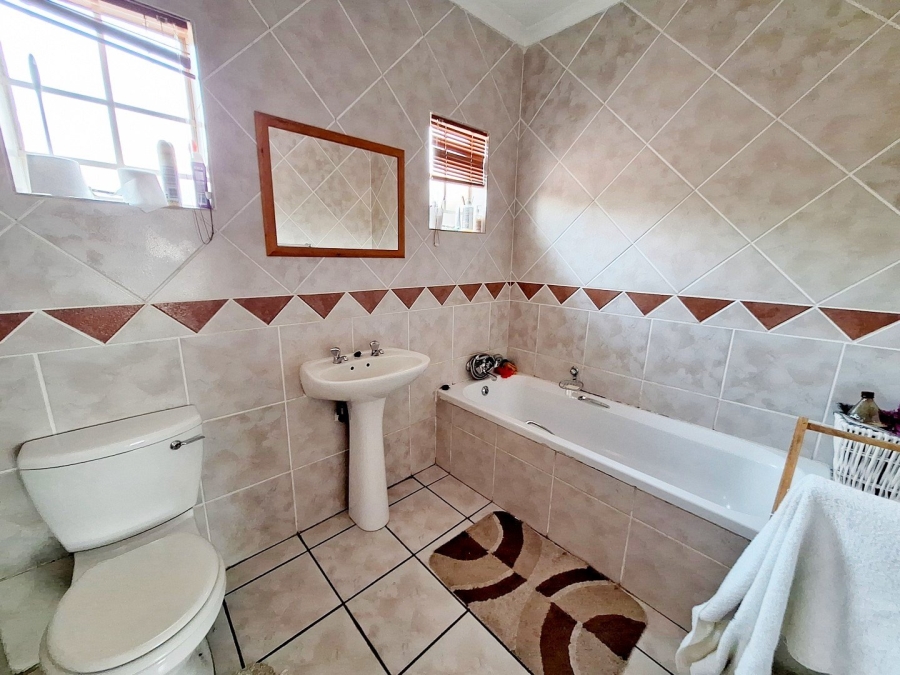 3 Bedroom Property for Sale in Thatchfield Estate Gauteng