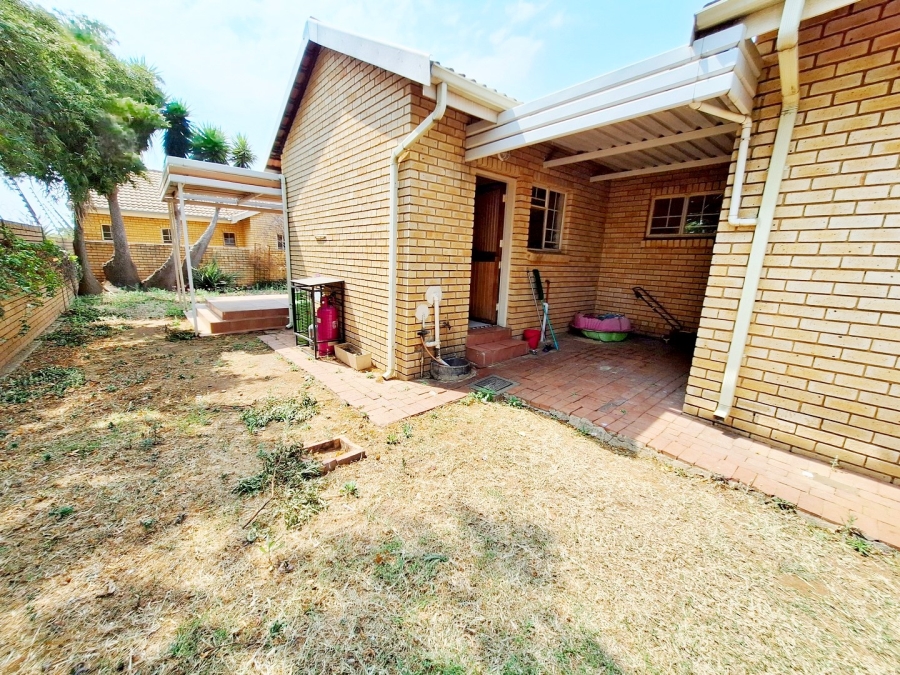 3 Bedroom Property for Sale in Thatchfield Estate Gauteng