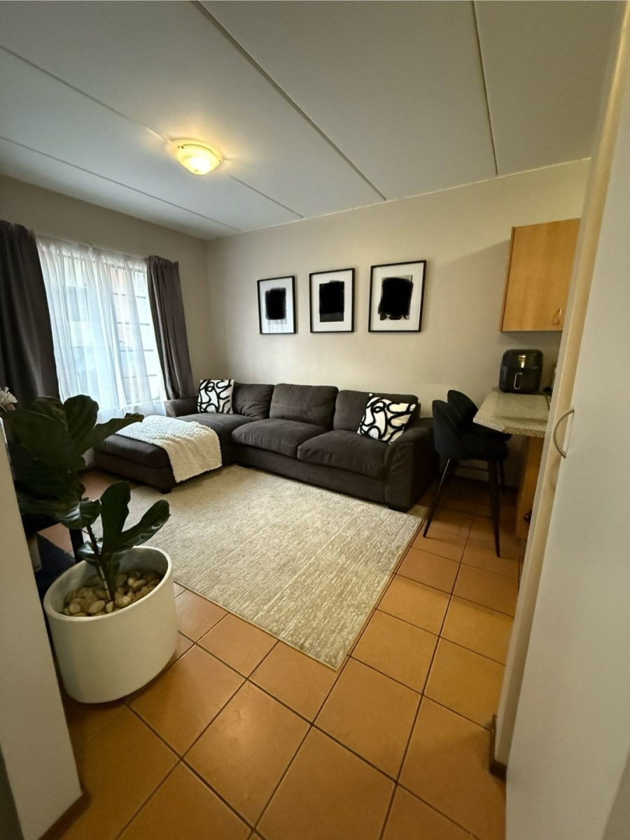 2 Bedroom Property for Sale in Rooihuiskraal North Gauteng