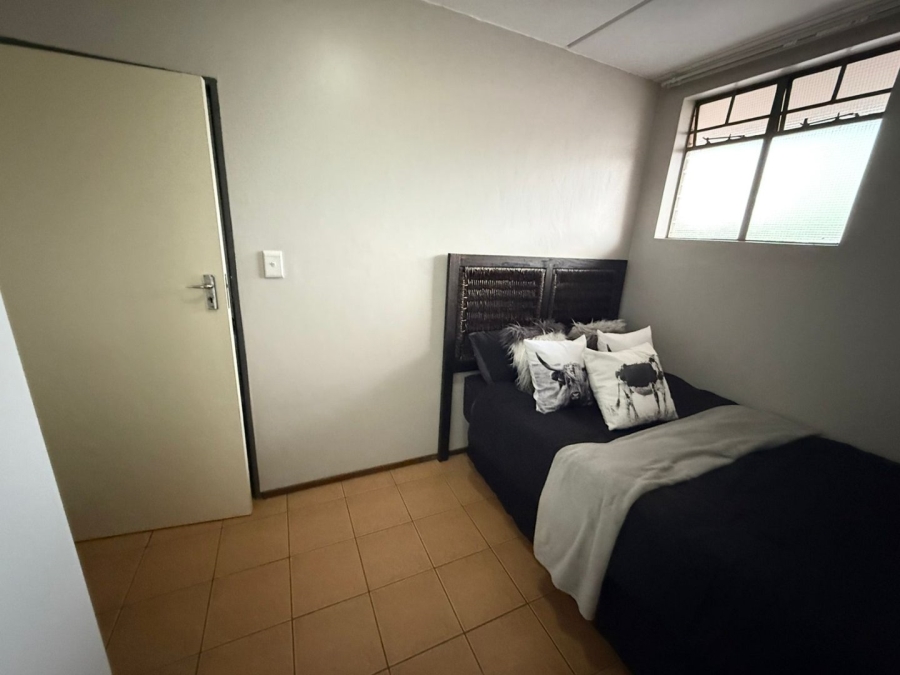 2 Bedroom Property for Sale in Rooihuiskraal North Gauteng