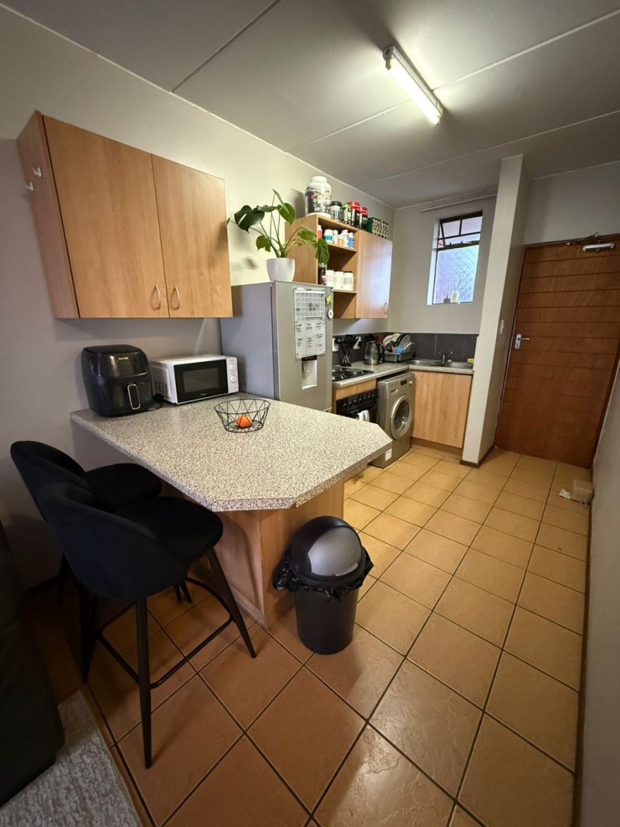 2 Bedroom Property for Sale in Rooihuiskraal North Gauteng