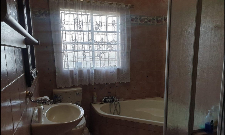 4 Bedroom Property for Sale in Kookrus Gauteng