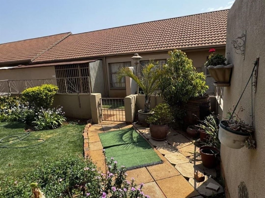 2 Bedroom Property for Sale in Birchleigh North Gauteng