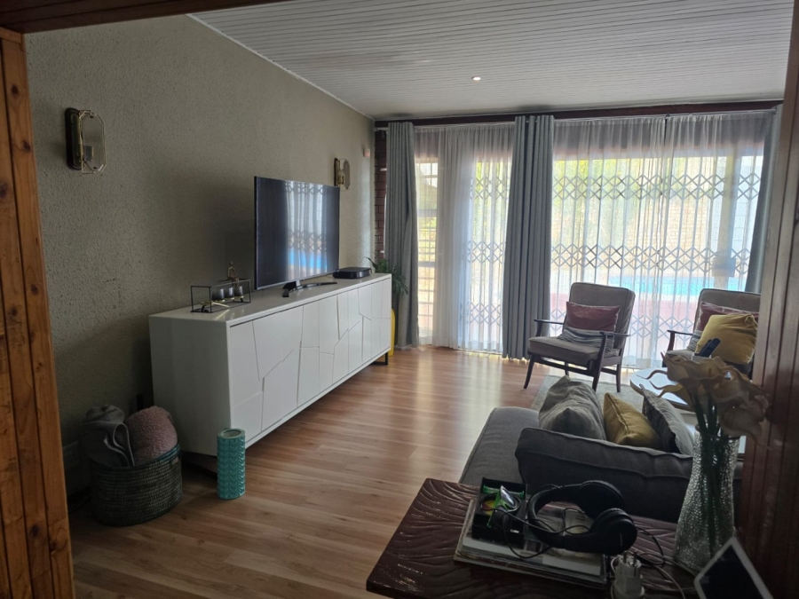 3 Bedroom Property for Sale in Rustivia Gauteng