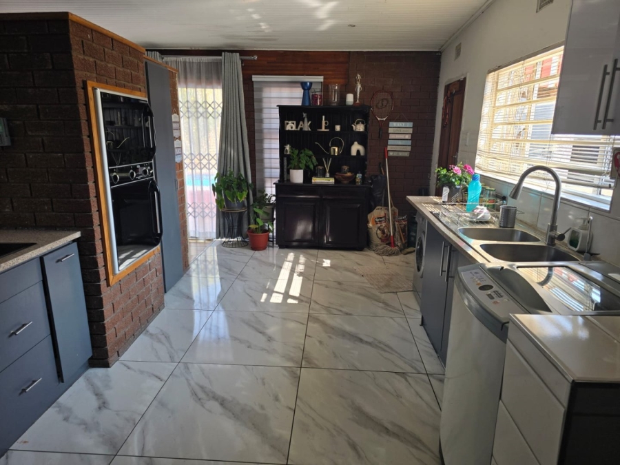 3 Bedroom Property for Sale in Rustivia Gauteng