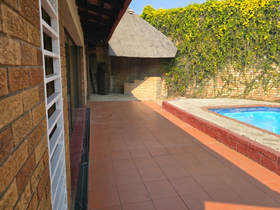 3 Bedroom Property for Sale in Rustivia Gauteng