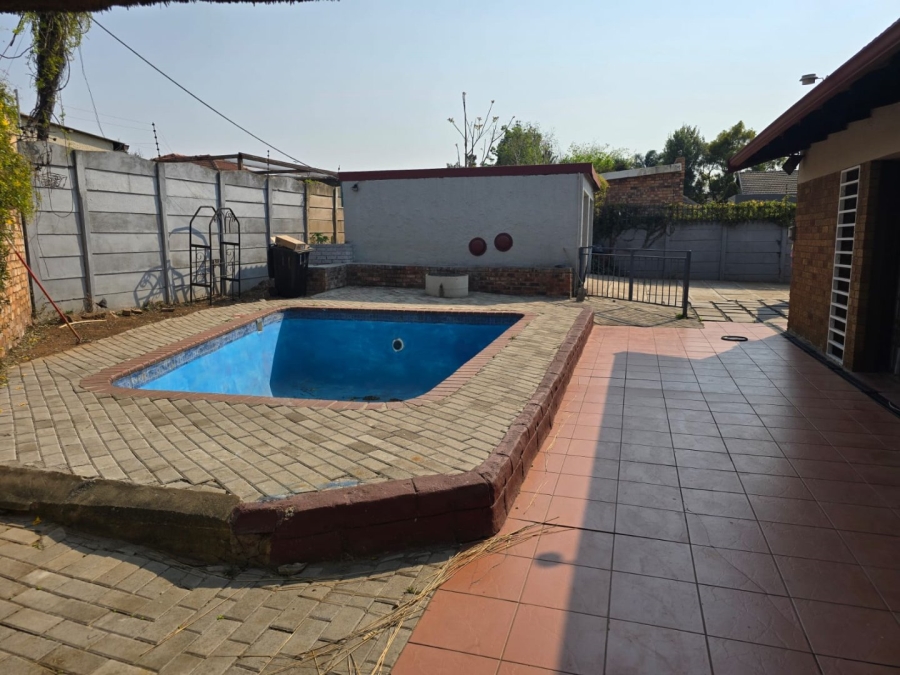 3 Bedroom Property for Sale in Rustivia Gauteng