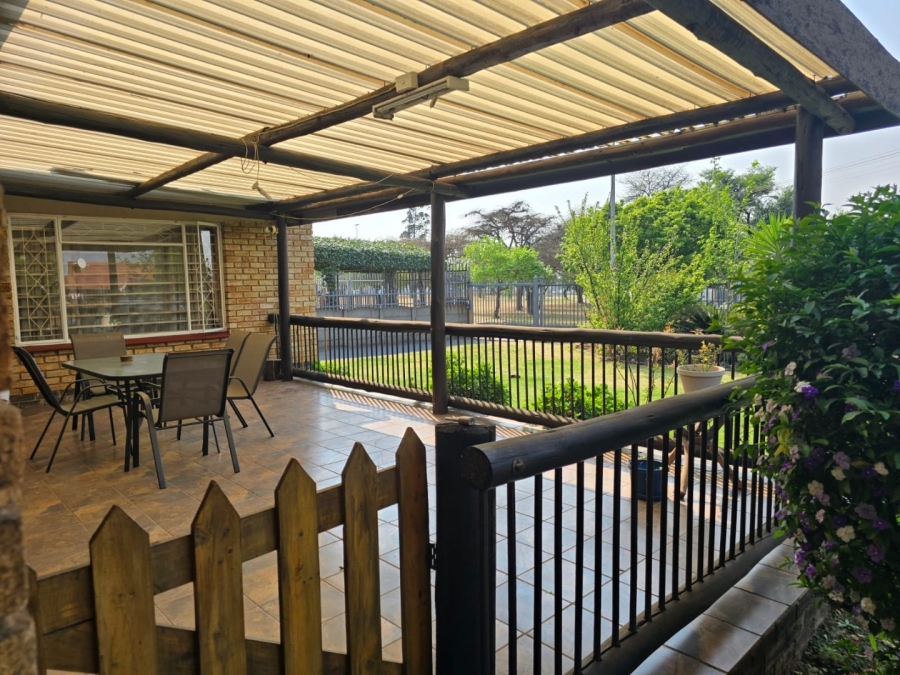 3 Bedroom Property for Sale in Rustivia Gauteng