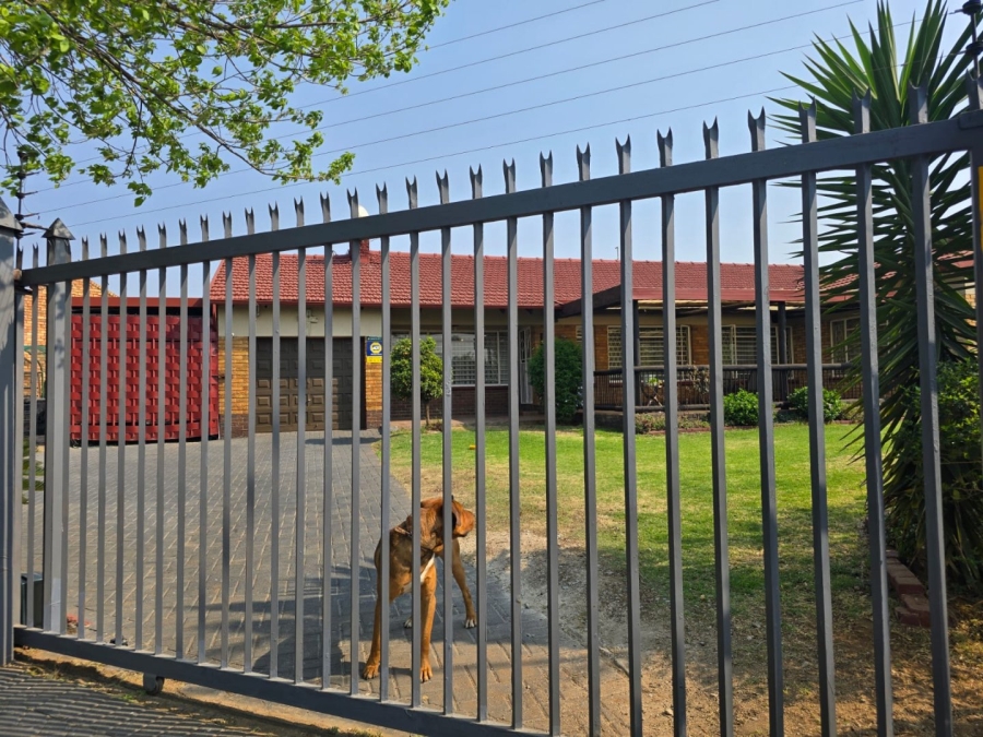 3 Bedroom Property for Sale in Rustivia Gauteng