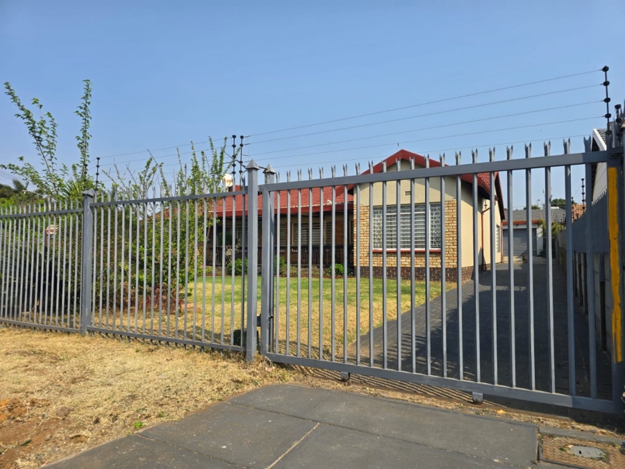3 Bedroom Property for Sale in Rustivia Gauteng