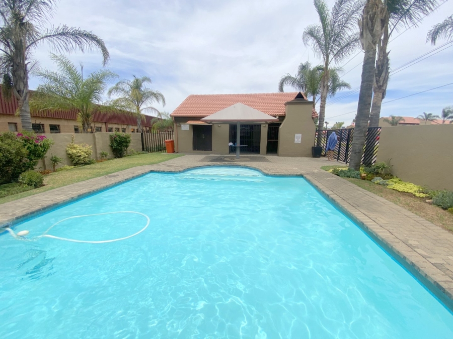 2 Bedroom Property for Sale in Eden Glen Gauteng