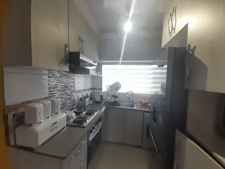 To Let 2 Bedroom Property for Rent in Meredale Gauteng