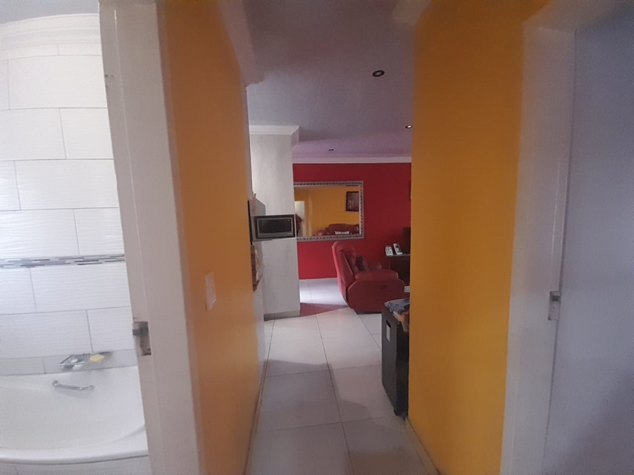 To Let 2 Bedroom Property for Rent in Meredale Gauteng