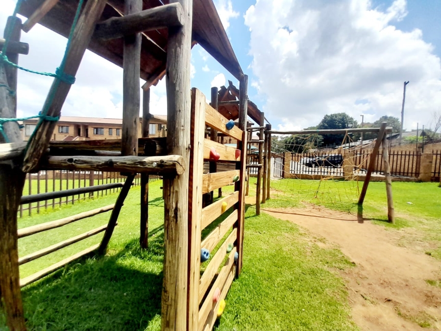 To Let 2 Bedroom Property for Rent in Meredale Gauteng
