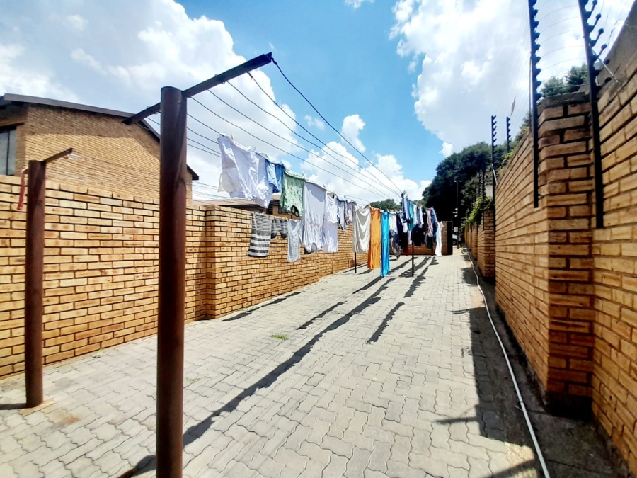 To Let 2 Bedroom Property for Rent in Meredale Gauteng