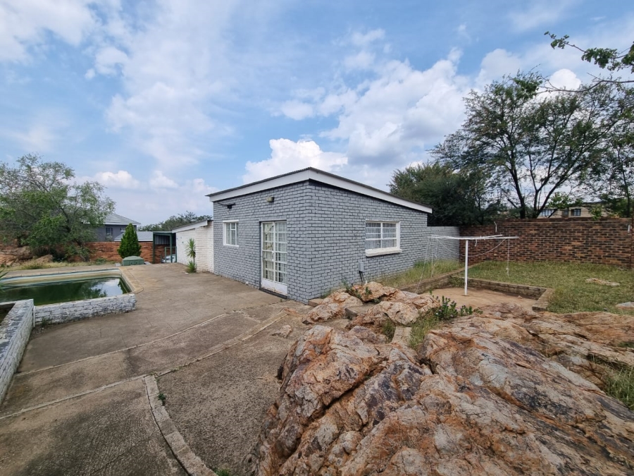 To Let 2 Bedroom Property for Rent in Vaaloewer Gauteng