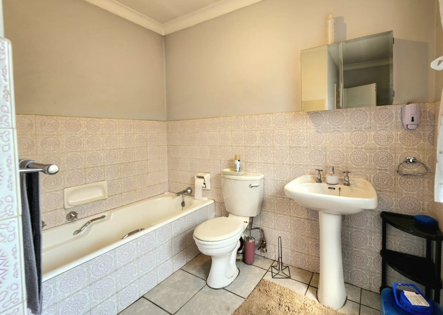 To Let commercial Property for Rent in Glenanda Gauteng