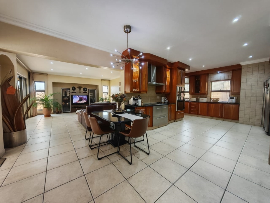 5 Bedroom Property for Sale in Beyers Park Gauteng