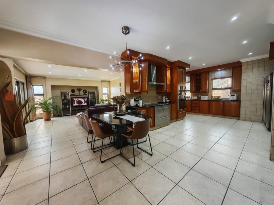 5 Bedroom Property for Sale in Beyers Park Gauteng