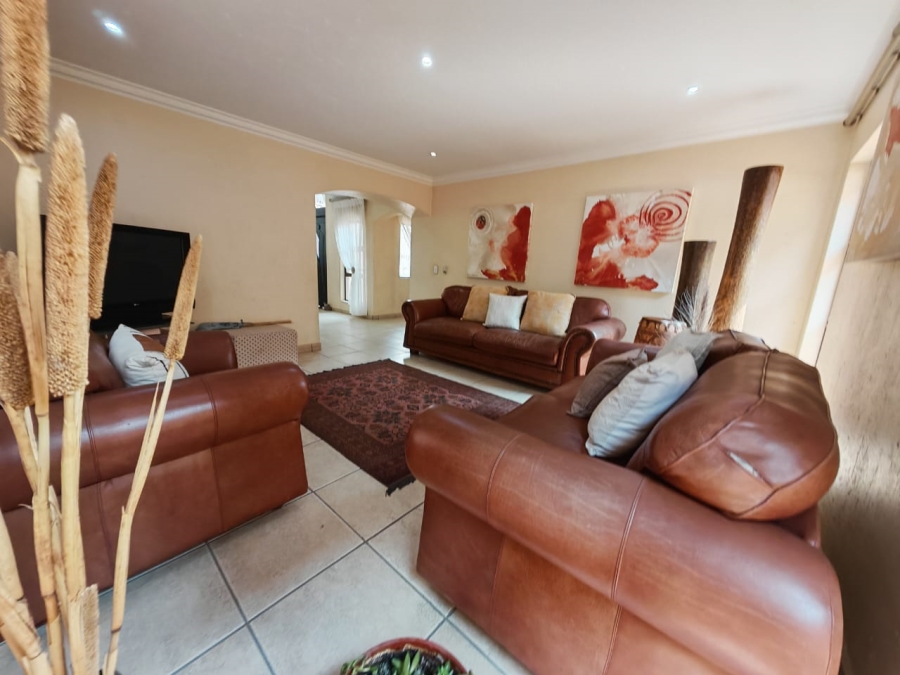 5 Bedroom Property for Sale in Beyers Park Gauteng