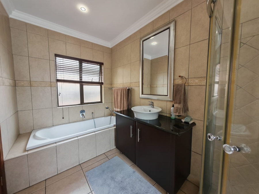 5 Bedroom Property for Sale in Beyers Park Gauteng