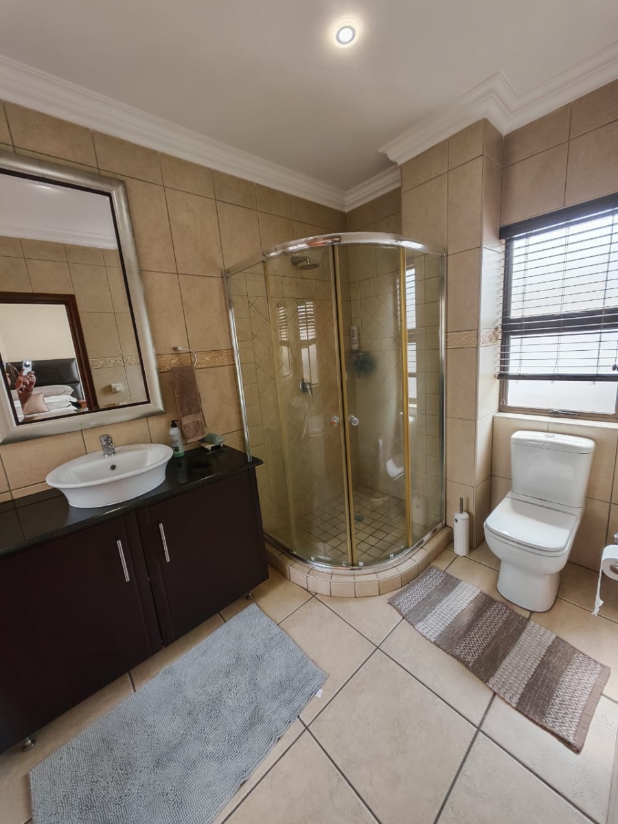5 Bedroom Property for Sale in Beyers Park Gauteng