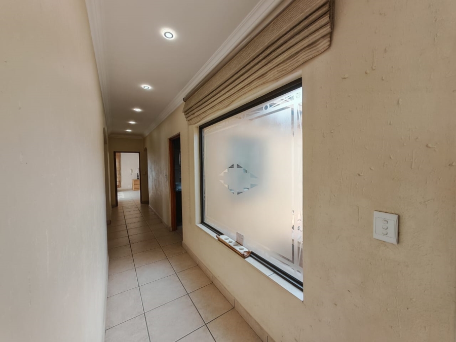 5 Bedroom Property for Sale in Beyers Park Gauteng