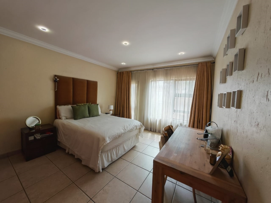 5 Bedroom Property for Sale in Beyers Park Gauteng