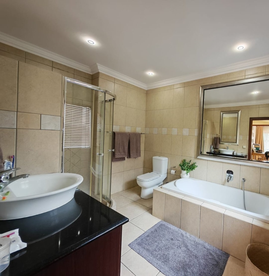 5 Bedroom Property for Sale in Beyers Park Gauteng