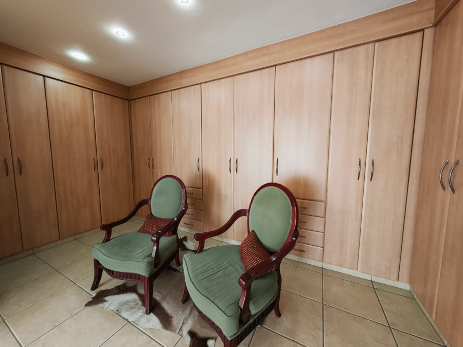 5 Bedroom Property for Sale in Beyers Park Gauteng