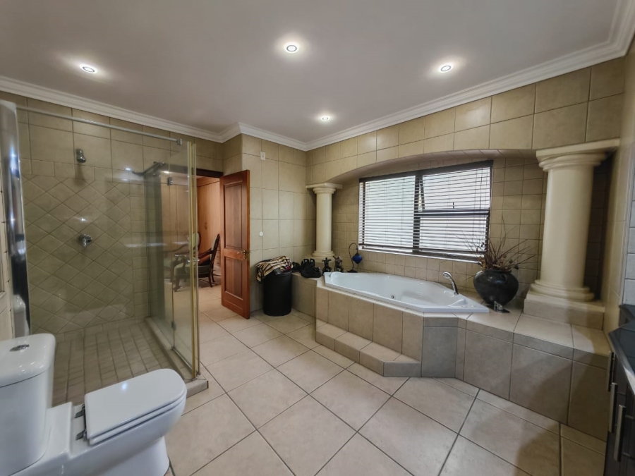 5 Bedroom Property for Sale in Beyers Park Gauteng