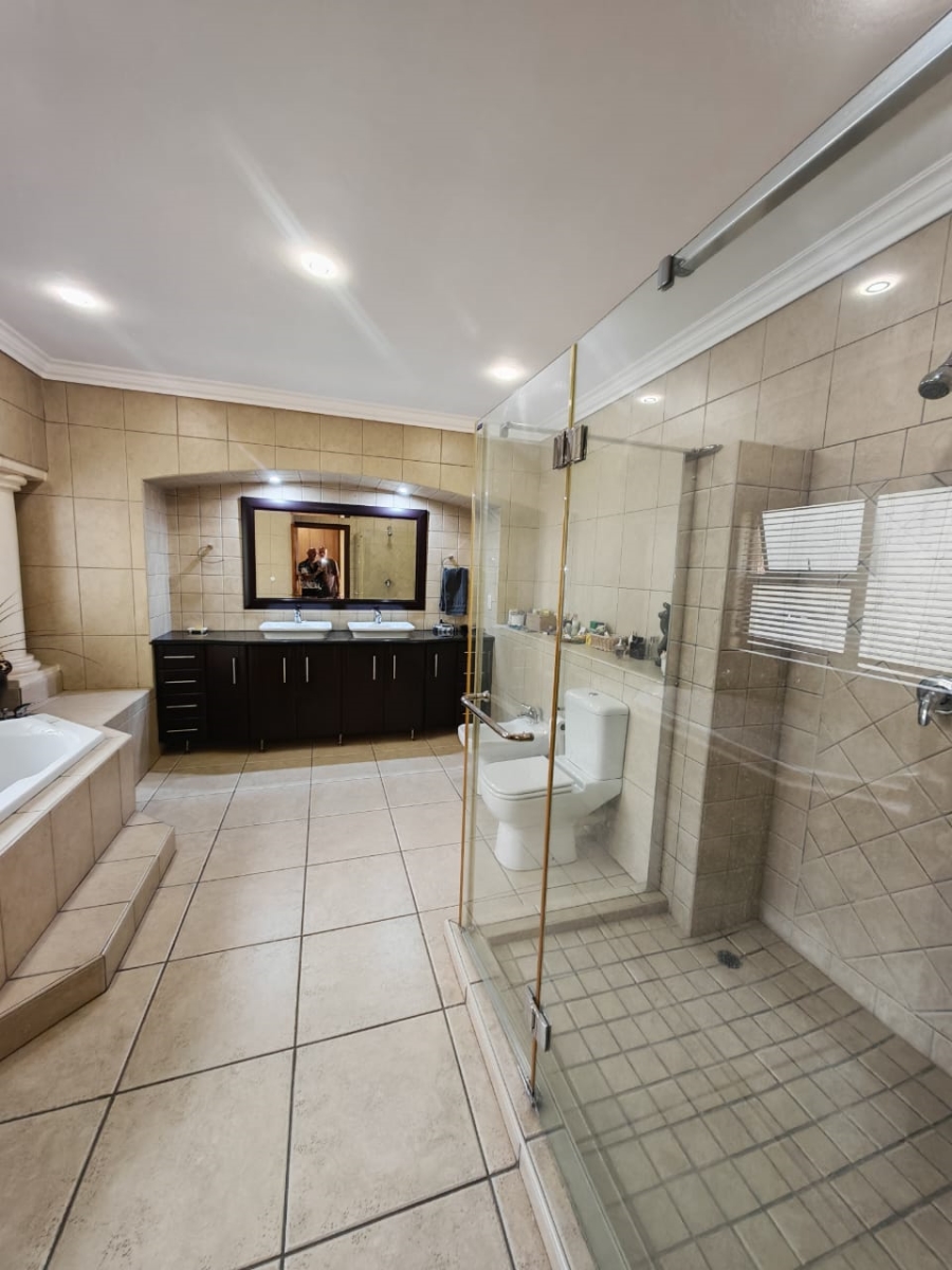5 Bedroom Property for Sale in Beyers Park Gauteng