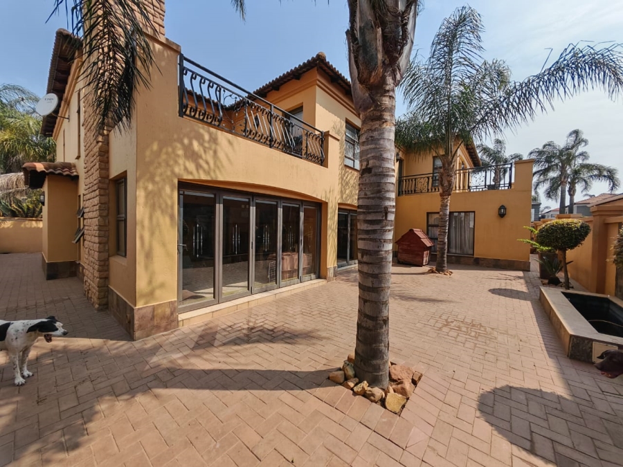 5 Bedroom Property for Sale in Beyers Park Gauteng
