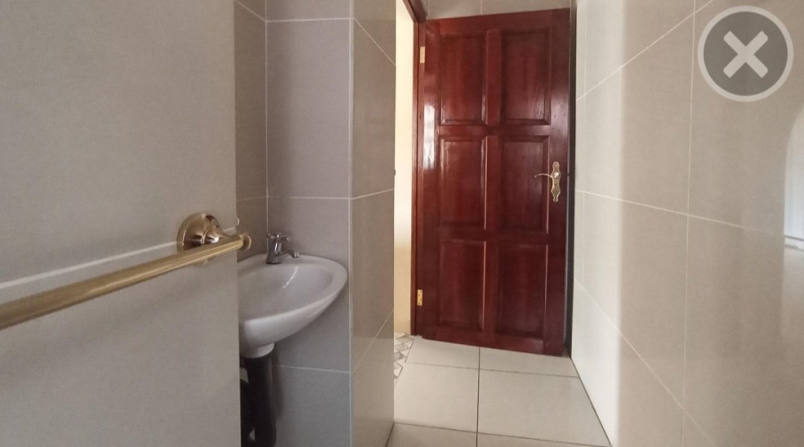 5 Bedroom Property for Sale in Blue Valley Golf Estate Gauteng