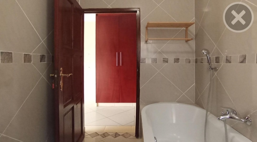 5 Bedroom Property for Sale in Blue Valley Golf Estate Gauteng