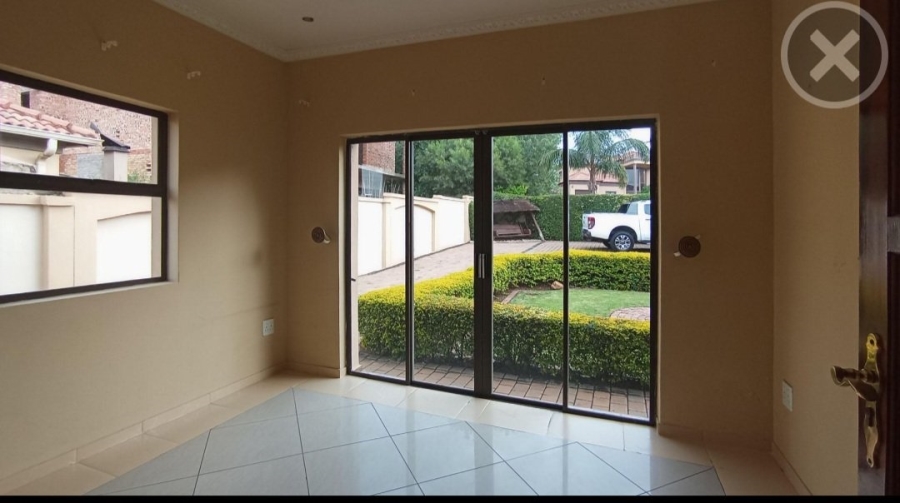 5 Bedroom Property for Sale in Blue Valley Golf Estate Gauteng