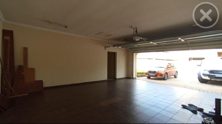 5 Bedroom Property for Sale in Blue Valley Golf Estate Gauteng