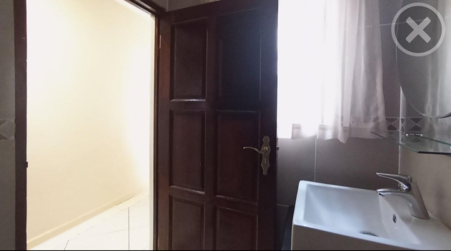 5 Bedroom Property for Sale in Blue Valley Golf Estate Gauteng