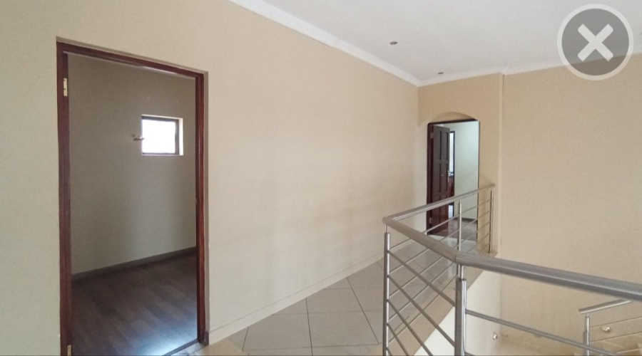 5 Bedroom Property for Sale in Blue Valley Golf Estate Gauteng