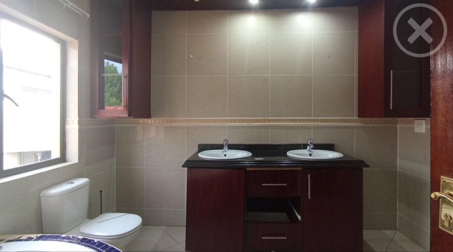 5 Bedroom Property for Sale in Blue Valley Golf Estate Gauteng