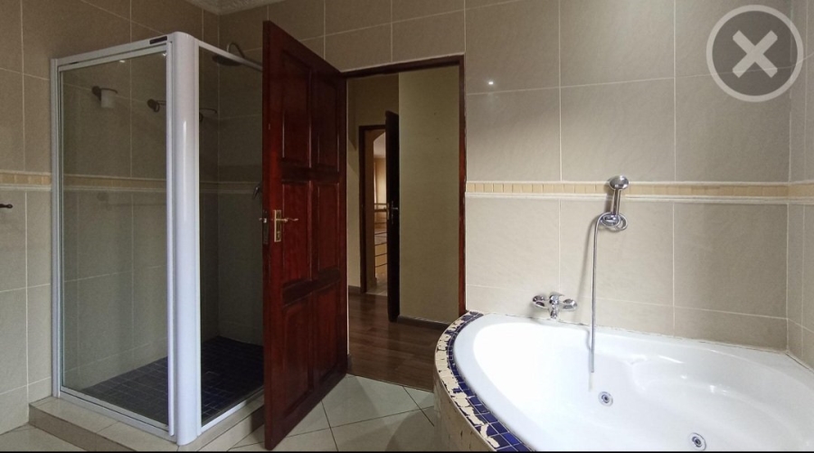 5 Bedroom Property for Sale in Blue Valley Golf Estate Gauteng